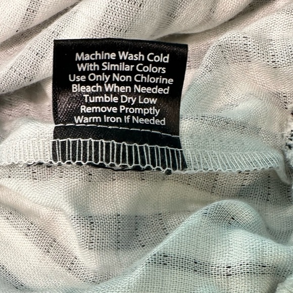 French Laundry Women's Striped gray white Blouse flutter sleeves - Picture 9 of 9